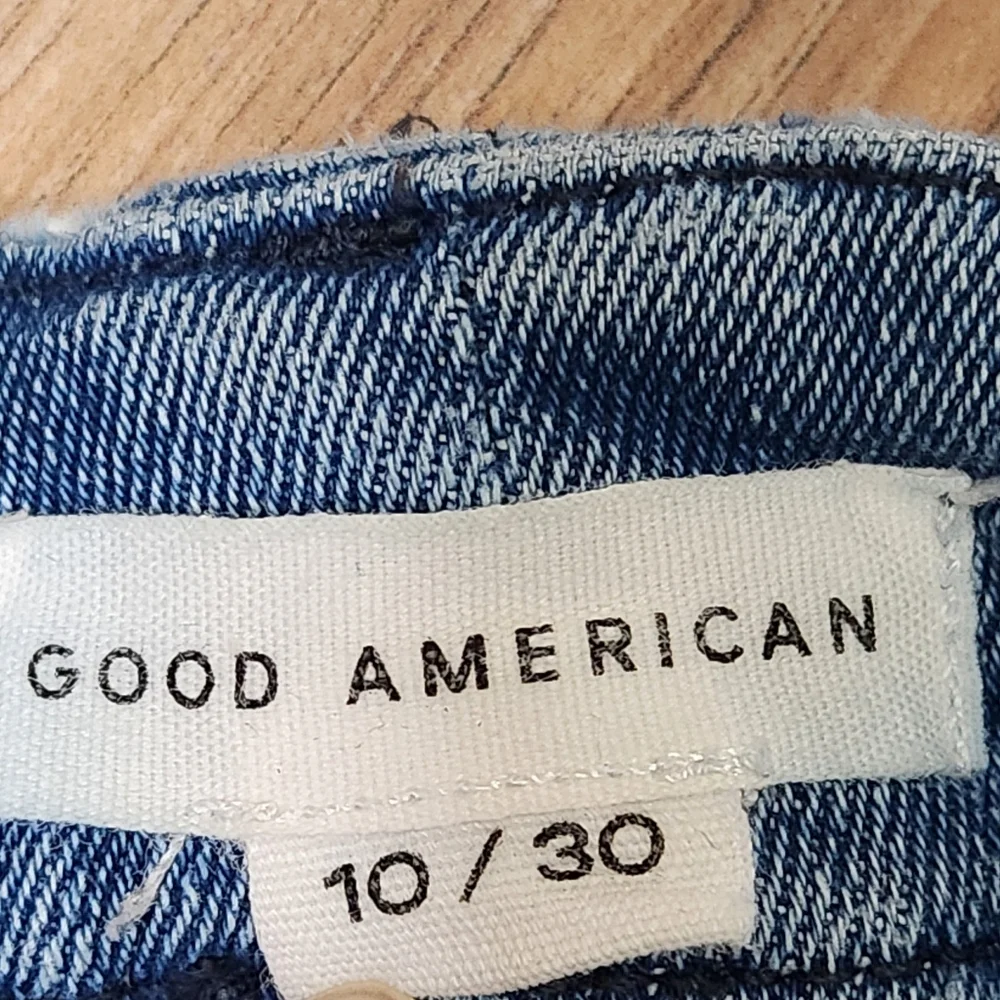 Good American Distressed Raw Hem Jeans 10